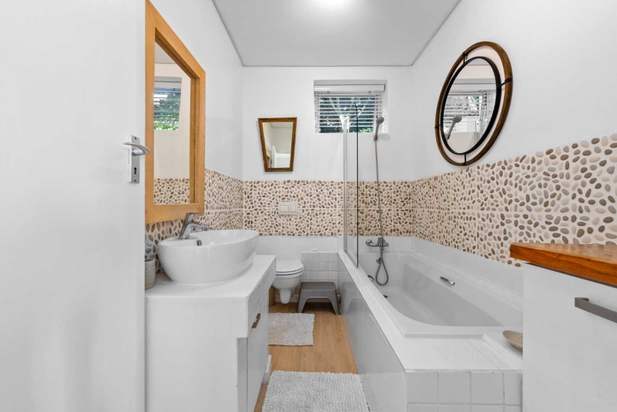6 Bedroom Property for Sale in Llandudno Western Cape